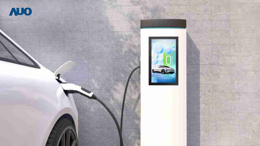 友達〝EVSE車用充電樁解決方案〞專為電動汽車充電樁設計，，具有高亮度、、、、克服戶外艱難環境的耐溫、、、、耐紫外線等特性，，，，並搭載散熱性及擴充性強的高效能工業電腦，，可實現人機互動訴求，，如資訊顯示、、、、支付等應用